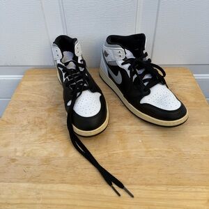 Nike Air Jordan 1 Mid White Shadow Youth 7 Women’s 8.5 Black Grey 554725-073